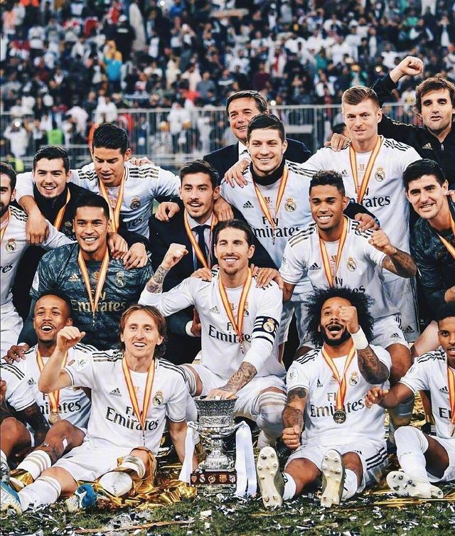 传奇奥斯卡满血复活看海港亚冠 球迷喊队危 ！速归！